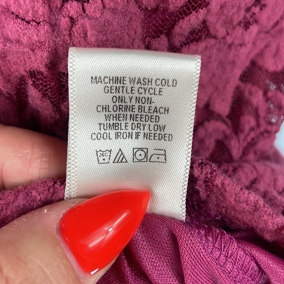 West Kei Magenta Fully Lined Floral Lace Tank with Key Hole Cutout in Back - Picture 7 of 8